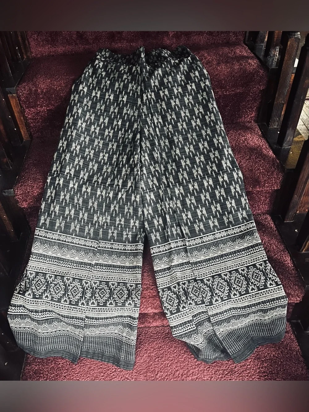 Black and White Geometric Pattern Wide-Leg Pants - Picture 5 of 12